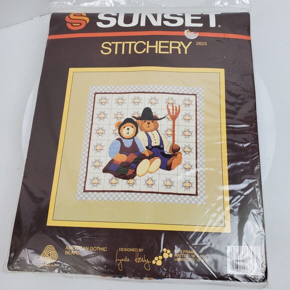 Vintage 1970s NEW Sealed Sunset Stitchery Kit American Gothic Bears 2623 - Picture 1 of 3